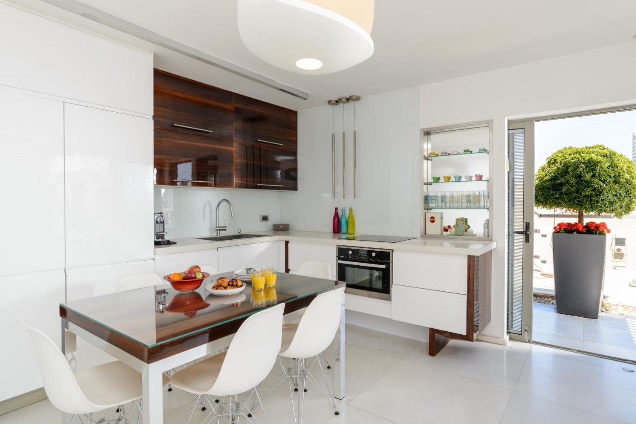 Luxe 3br Penthouse W Jacuzzi&parking&mamad By Holyguest Tel Aviv