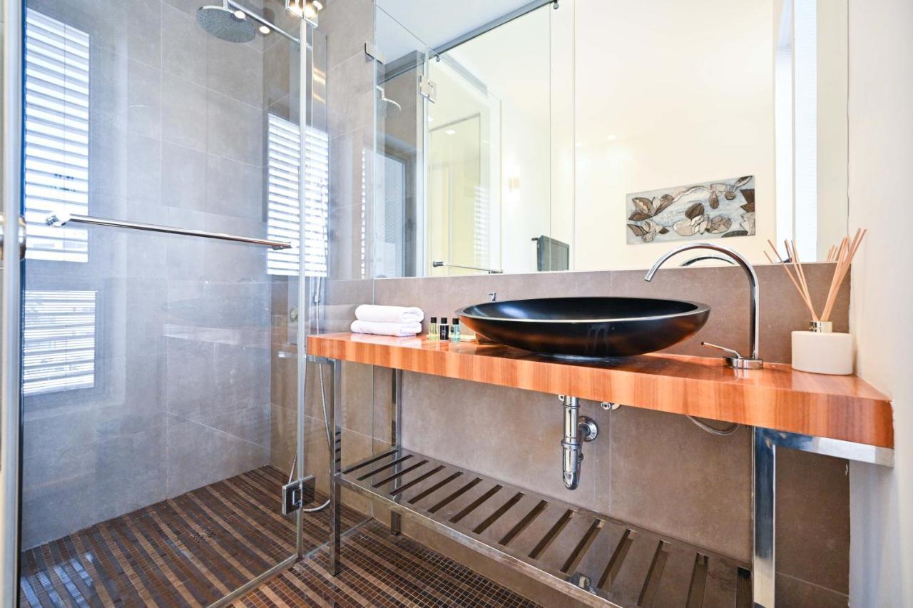 Luxe 3br Penthouse W Jacuzzi&parking&mamad By Holyguest * Tel Aviv